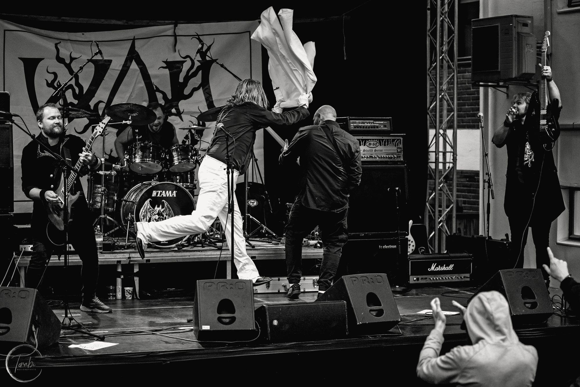 WAIL live på scenen